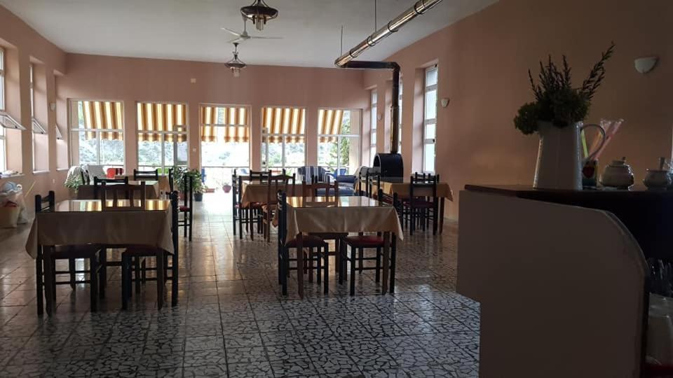 Agroturizem Hotel Vila Franceze Koman Экстерьер фото