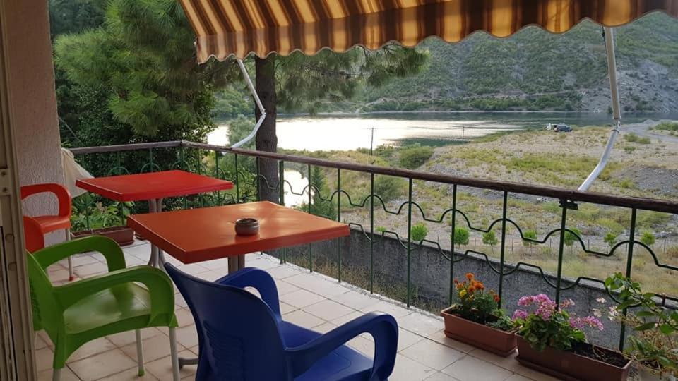 Agroturizem Hotel Vila Franceze Koman Экстерьер фото